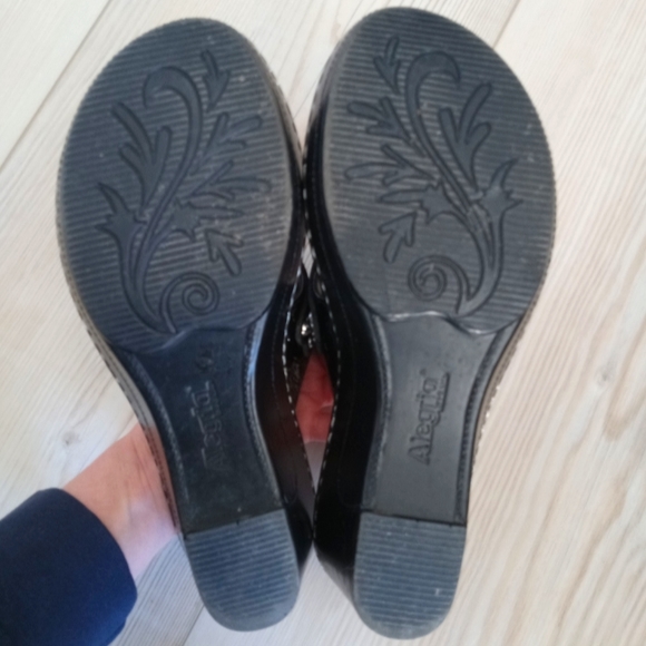 Alegria Thong Wedges - Picture 7 of 9